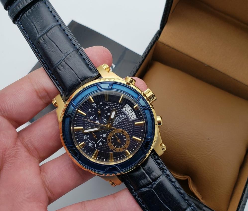 Guess W0673G2