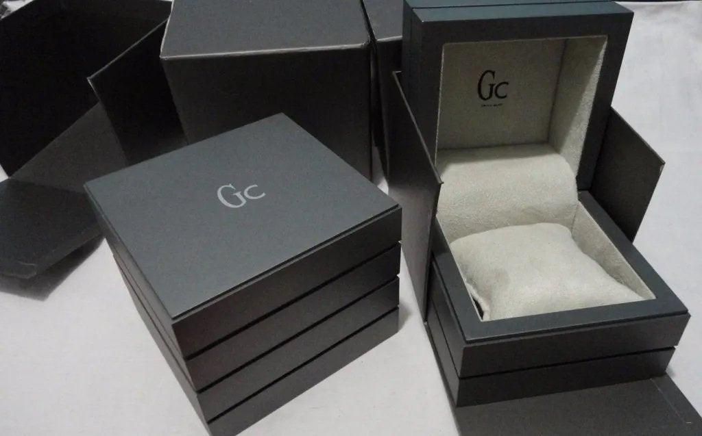 GUESS Y34011L1