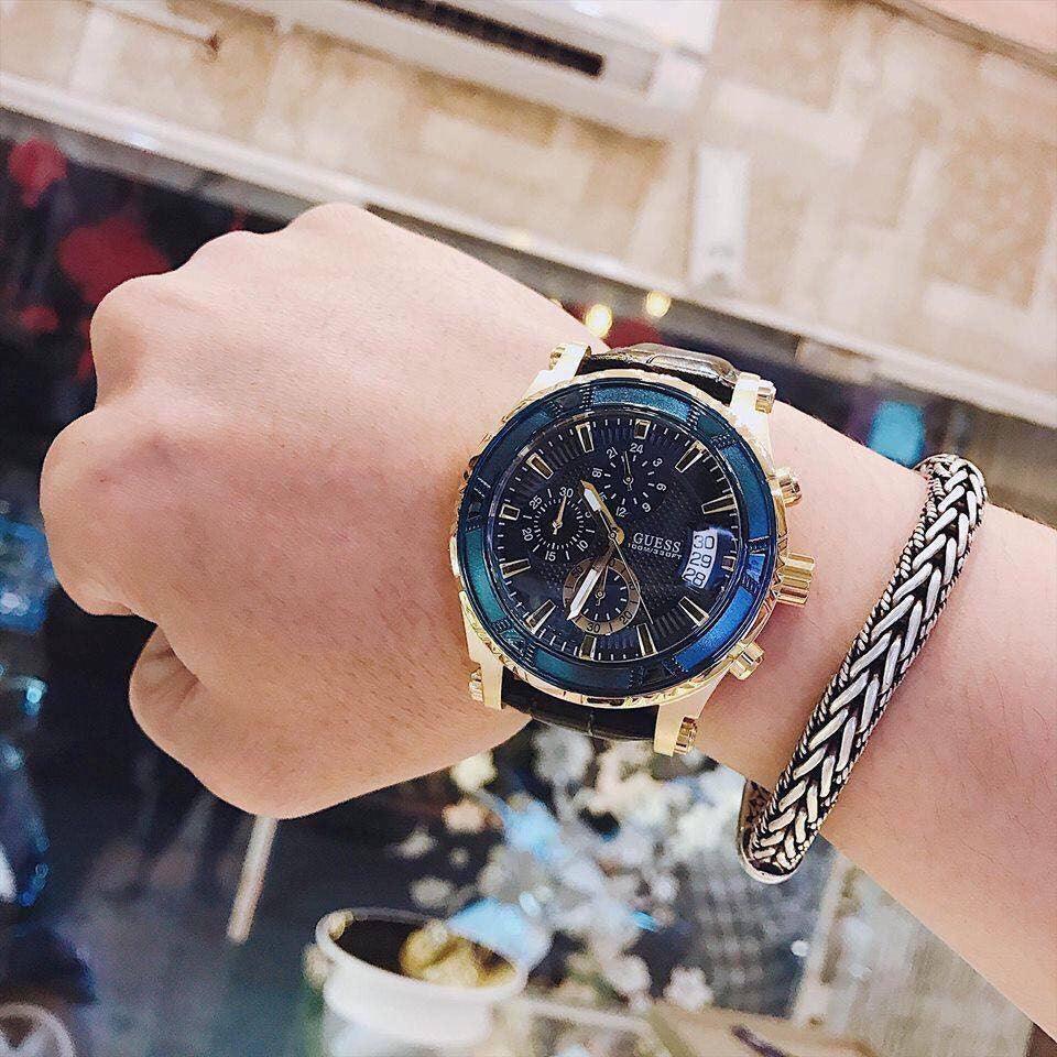 Guess W0673G2